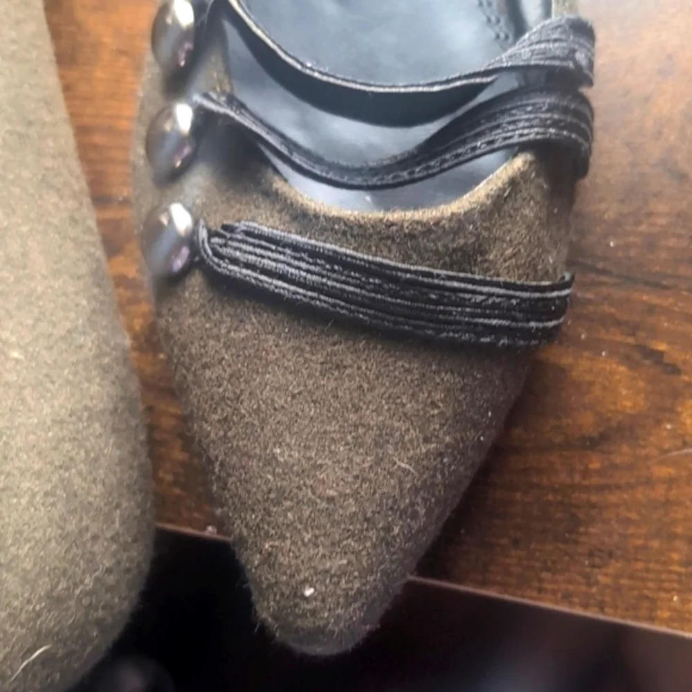 Rampage military industrial pointy toe flats green felt buckle size 8.5